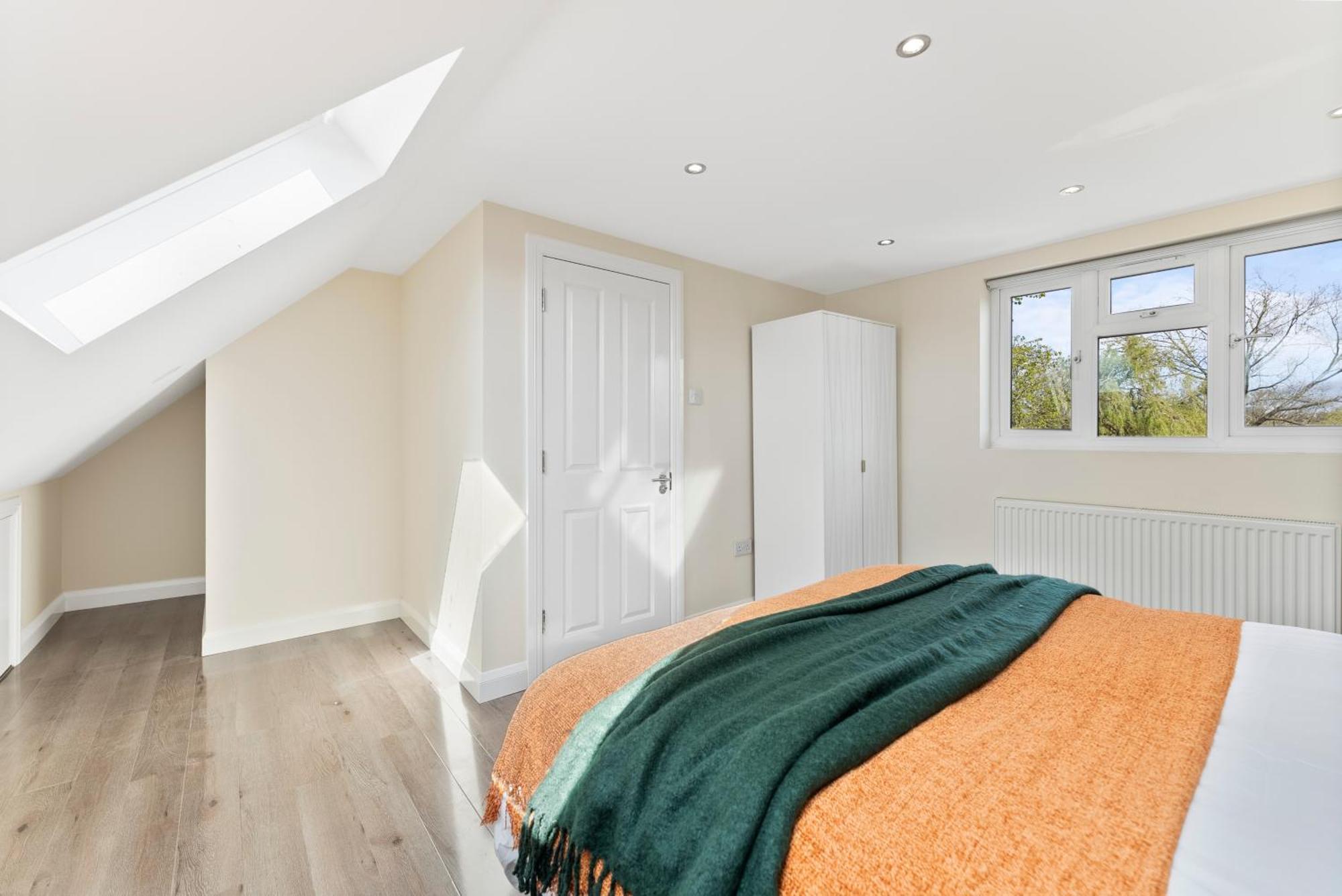 Stylish Wembley Gem - Parking -Sleeps 14 لندن المظهر الخارجي الصورة