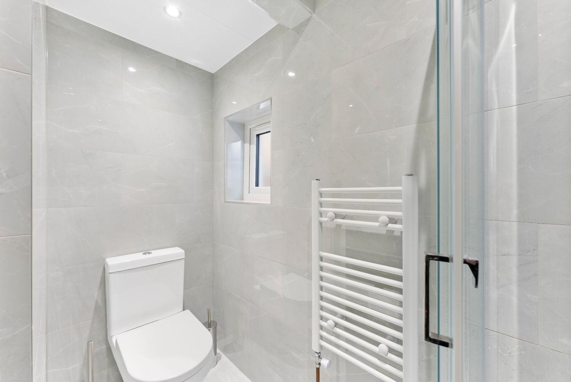 Stylish Wembley Gem - Parking -Sleeps 14 لندن المظهر الخارجي الصورة