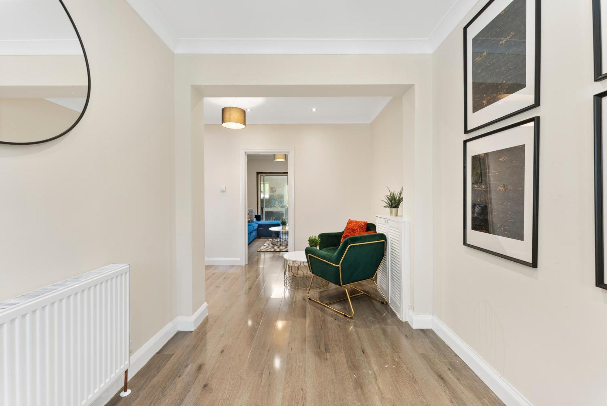 Stylish Wembley Gem - Parking -Sleeps 14 لندن المظهر الخارجي الصورة