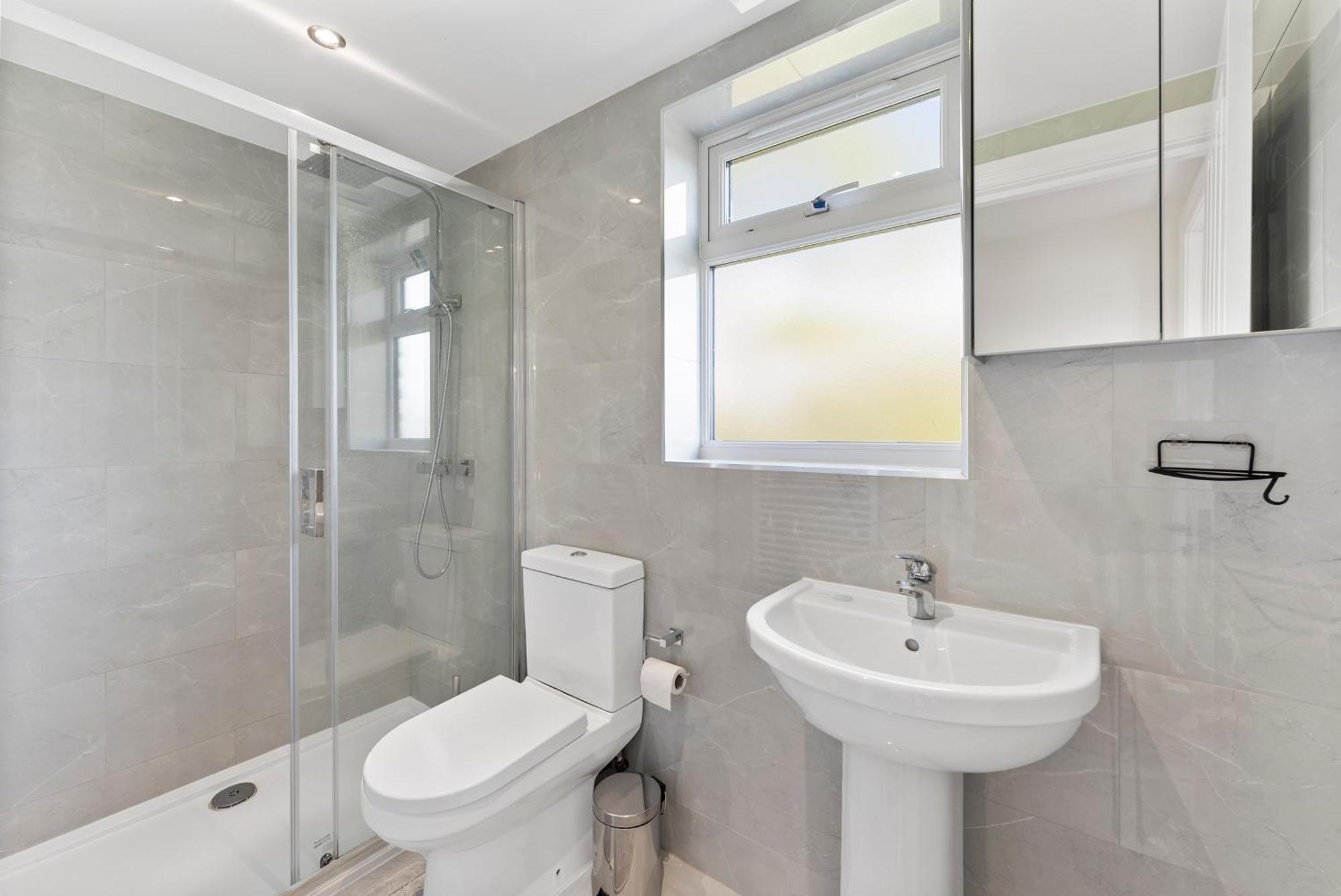 Stylish Wembley Gem - Parking -Sleeps 14 لندن المظهر الخارجي الصورة